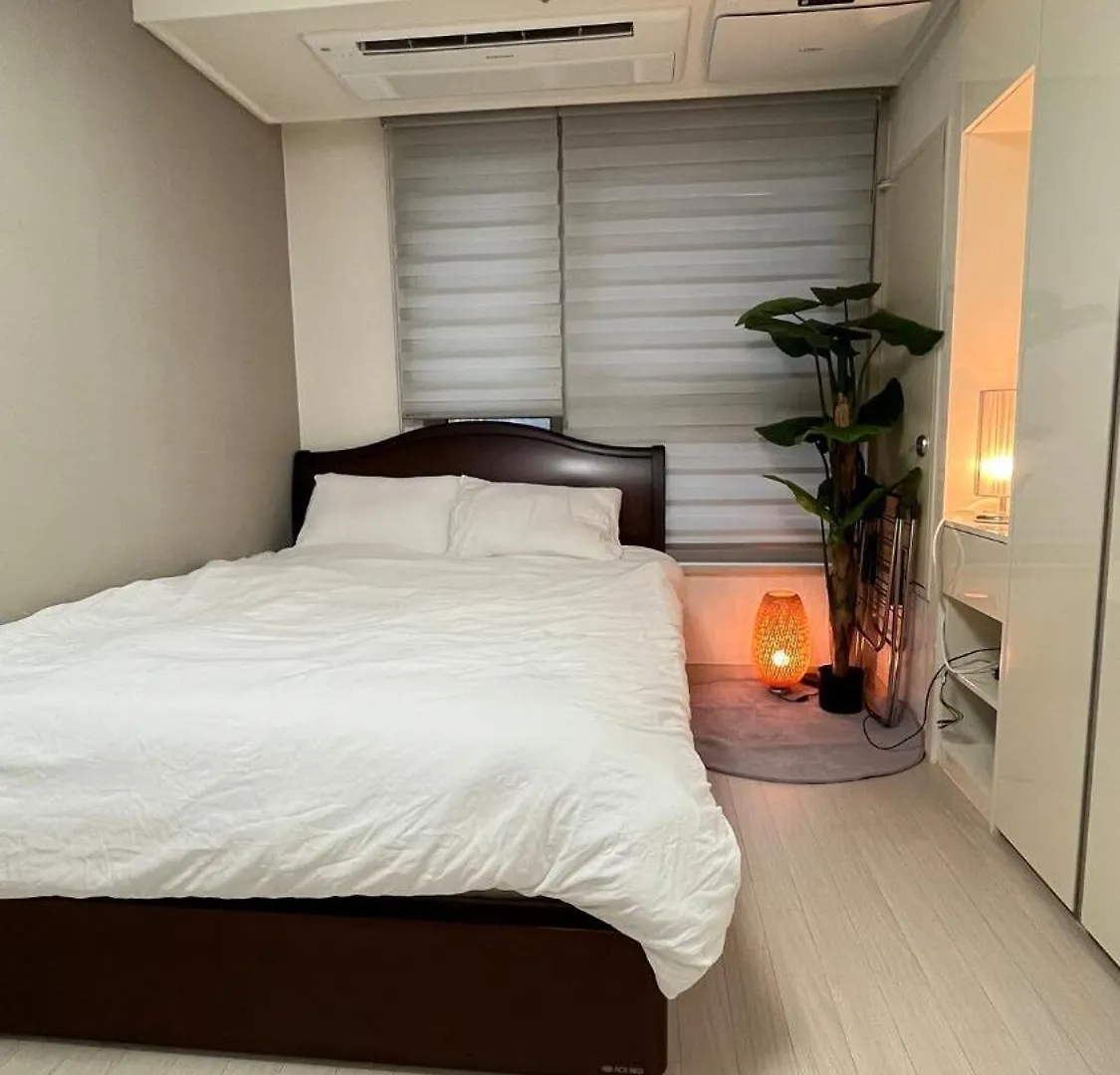Apartment # Hotel Style # Cozy # Gangnam Plastic # Super Station Area # High-Rise City View # Airport Bus # Comfort In The City # Gangnam-Daero # Chromecast Seoul South Korea